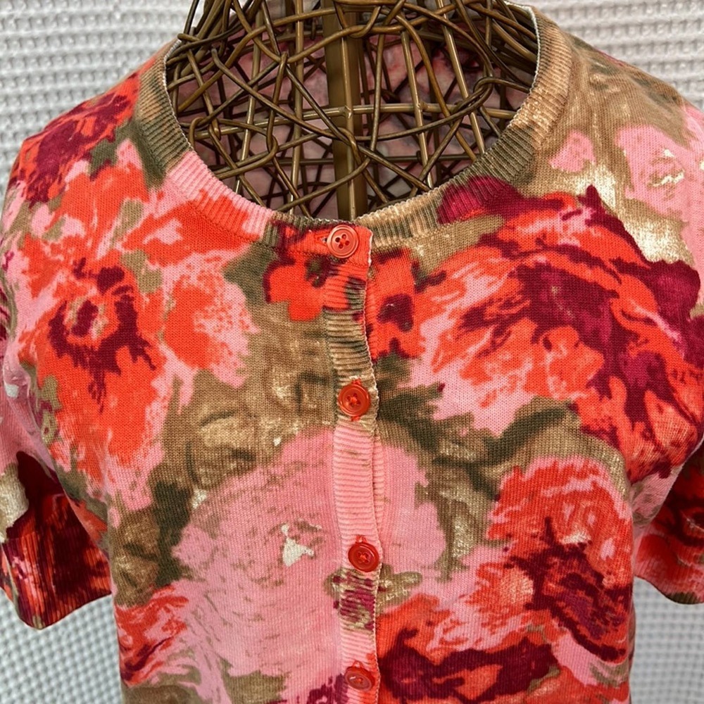 Talbots Ladies M Floral Short Sleeve Button-down Sweater. NWOT. Very Fine Knit. - Picture 2 of 6